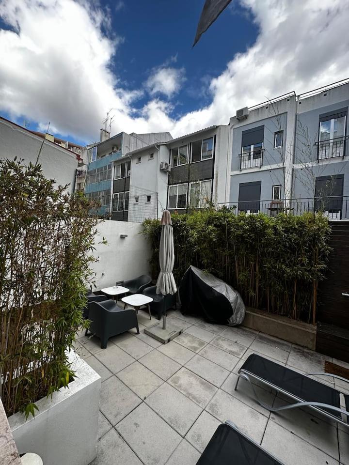 One Bedroom Sunny With Two Bathrooms And Big Garden Lisboa