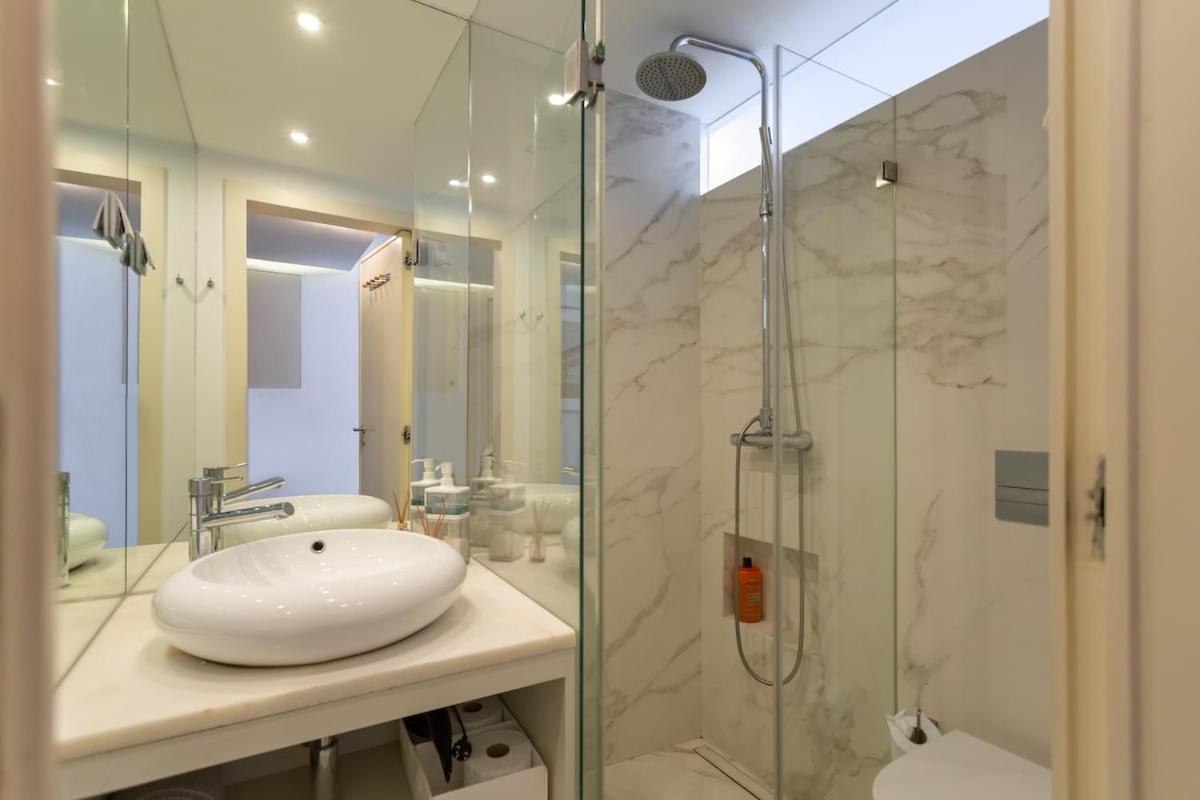One Bedroom Sunny With Two Bathrooms And Big Garden * Lisboa